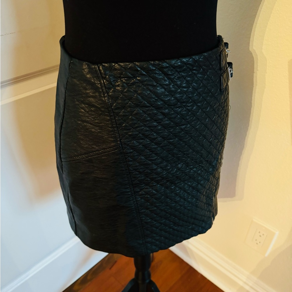 H&M Divided pleather skirt Size 8